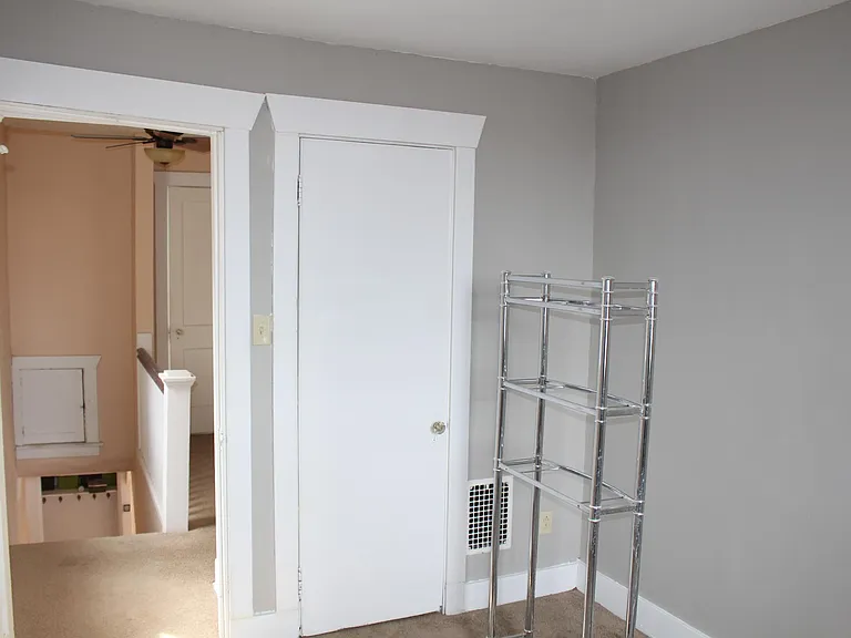 949 Mirror St — Photo 7