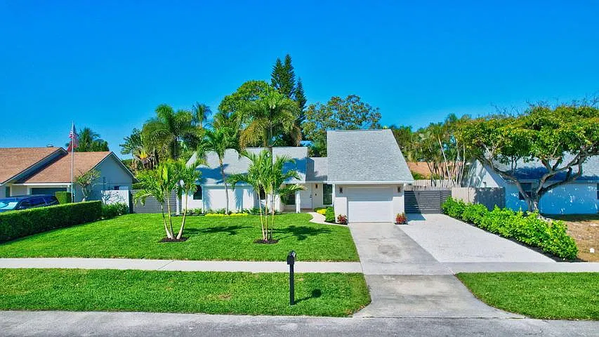 2918 Cormorant Rd