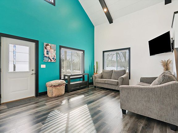 4th image of 22508 Lake Shore Dr