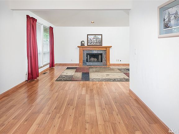 4th image of 1014 152nd Pl SW