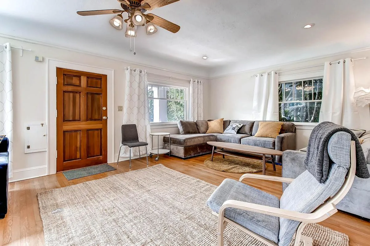 4 bed, 2000 sqft, $3,782 — Photo 4