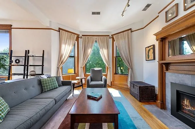 4011 N Kenmore Ave #201 — Photo 3