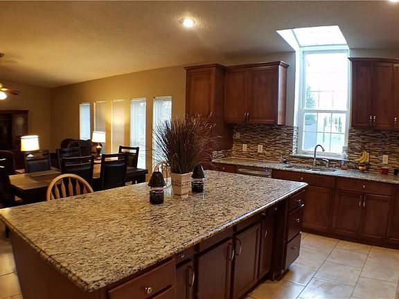 5th image of 21 Rollingwood Cir