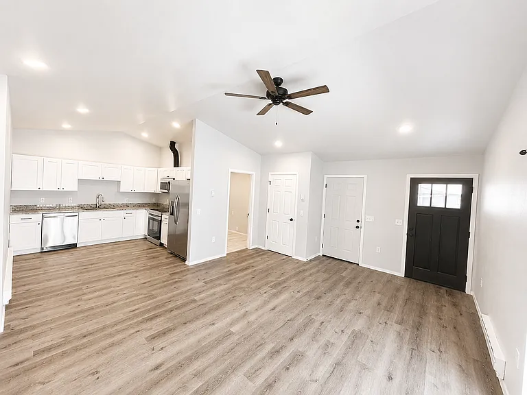 2833 Patch St — Photo 9