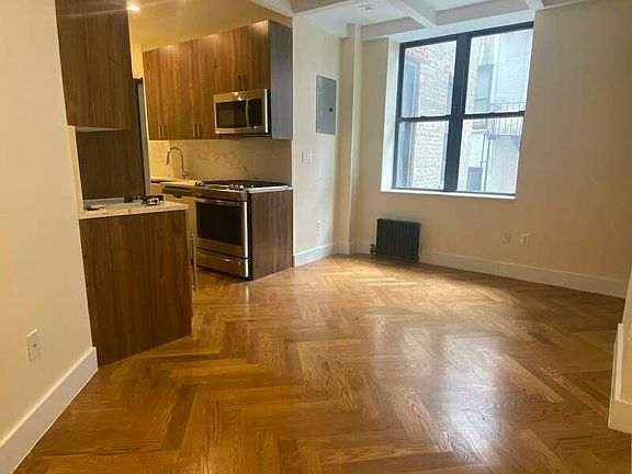 3rd image of 941 Washington Ave #499