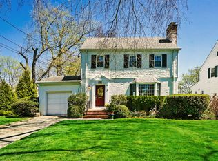 128 Siwanoy Blvd, Eastchester, NY 10709