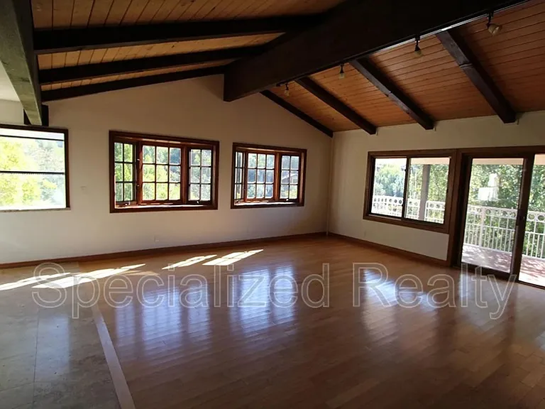 3694 Berwick Dr — Photo 3