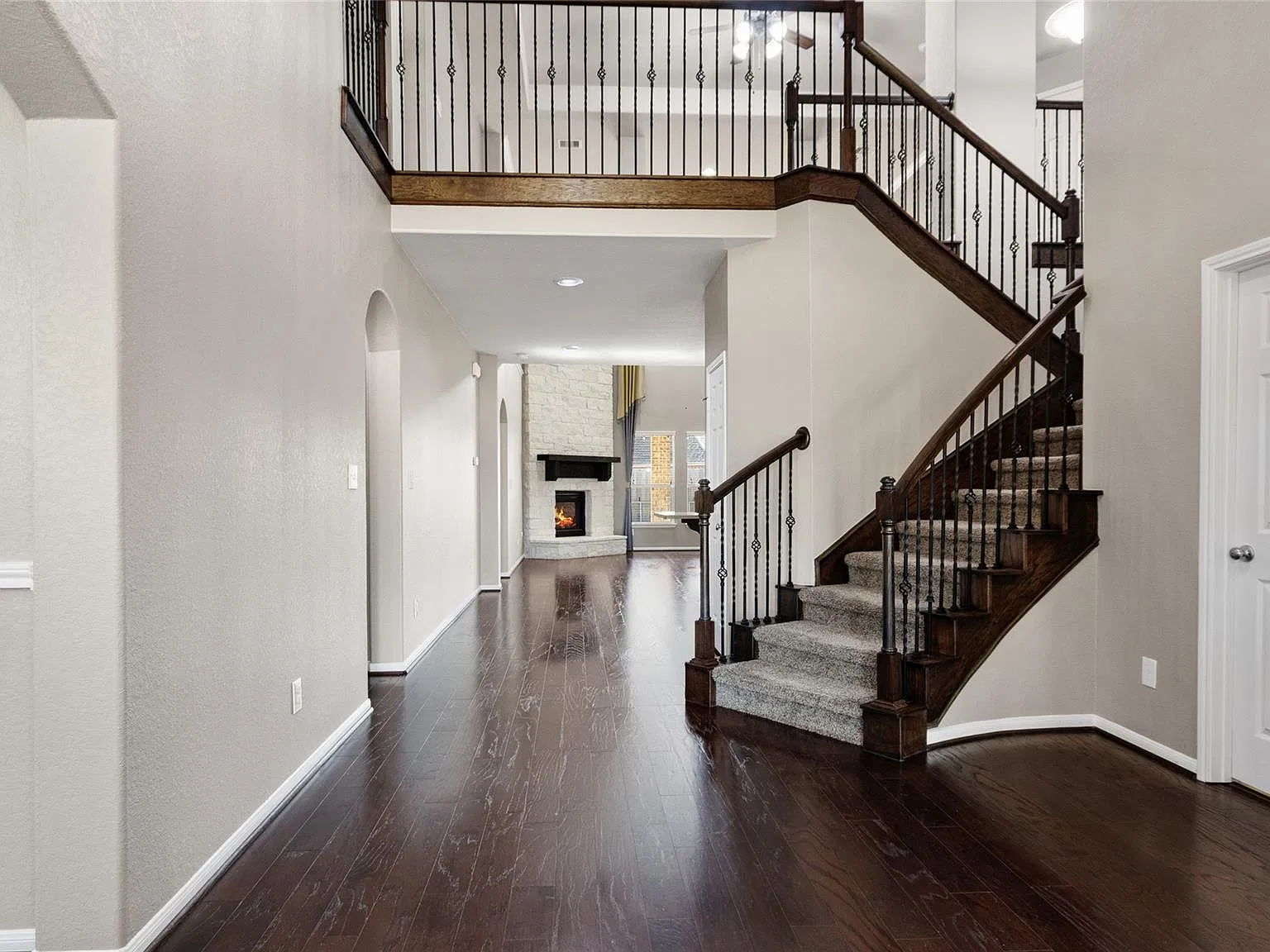5 bed, 3.5 bath, 3554 sqft, $3,700 — Photo 3