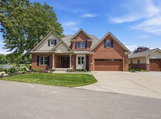 3871 Homestead Dr, Howell, MI 48843