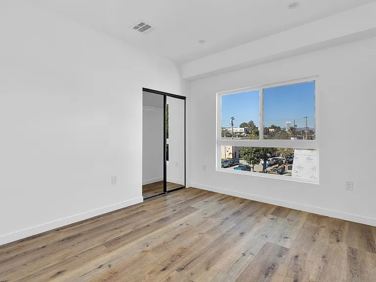 Best Priced Luxury 4 & 5 Bed Townhomes in Mid-City! — Photo 28
