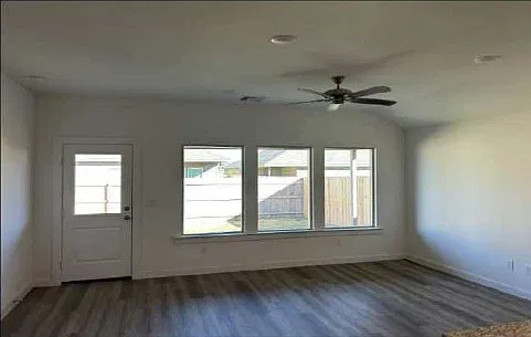 4 bed, 1727 sqft, $1,850 — Photo 3
