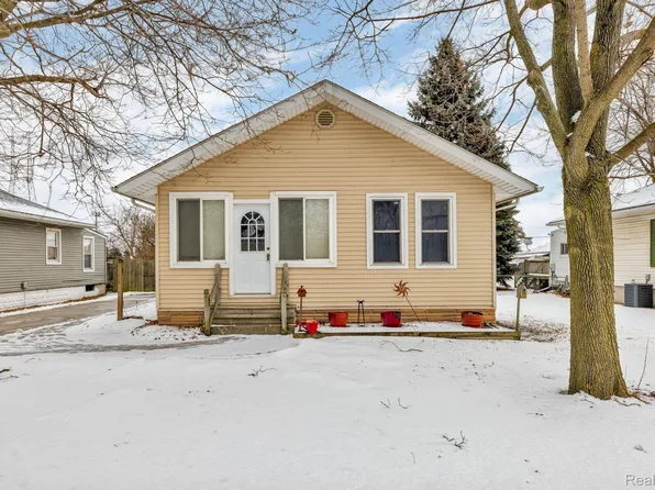 435 Gratiot Blvd, Marysville, MI 48040