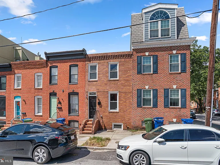 112 E Randall St — Photo 45