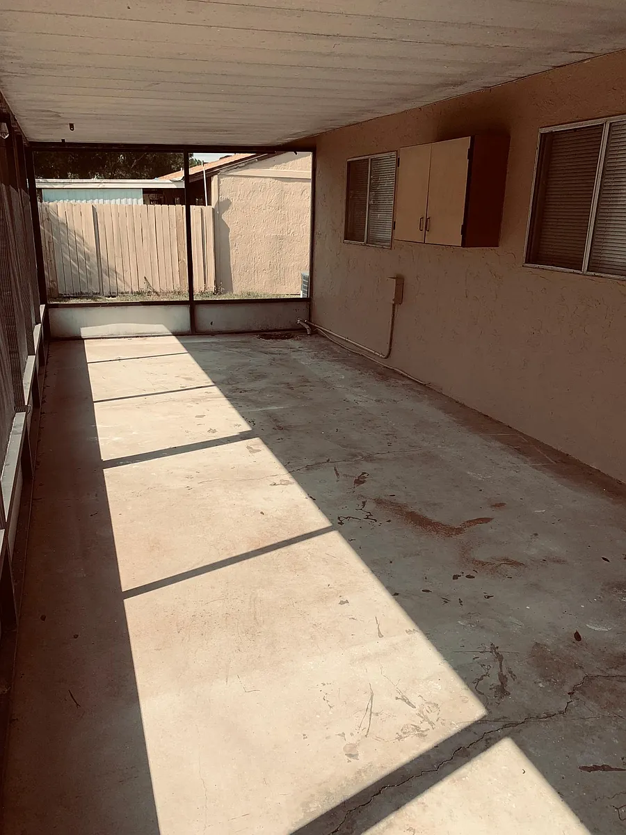 Building Photo - E Rosewood Ln