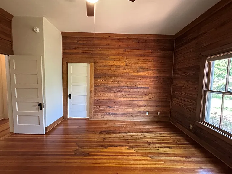 509 W Creek St — Photo 31