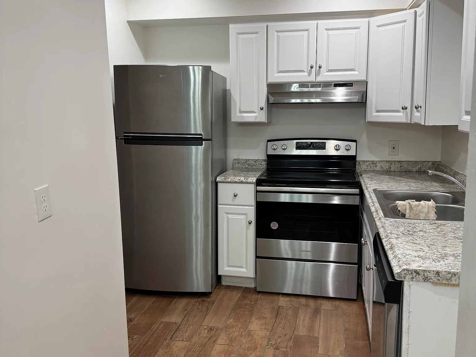 2 bed, 1.5 bath, 1050 sqft, $1,350 — Photo 4