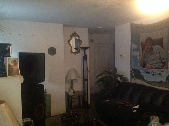 3rd image of 2400 17th St S