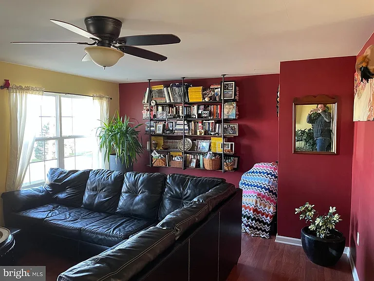 192 Old Schoolhouse Ln — Photo 3