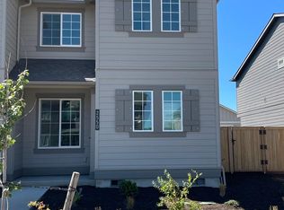2520 NW Spruce Cone Ln, Redmond, OR 97756