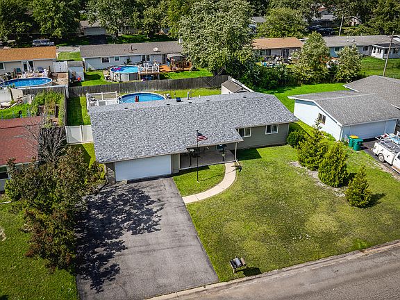 3rd image of 415 Saginaw Dr