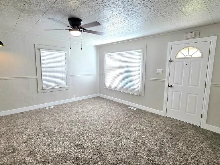 1658 Gibson Ave — Photo 3