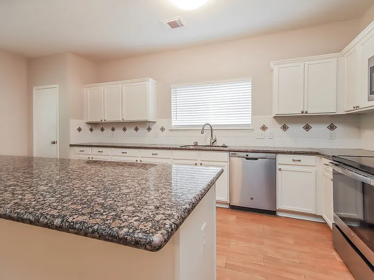 553 Small Cedar Dr — Photo 9