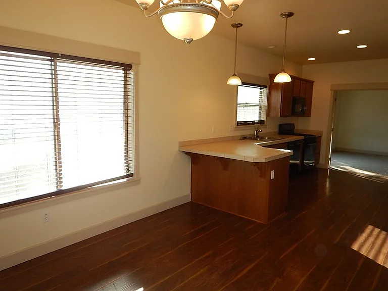 704 NE Loper Ave — Photo 5