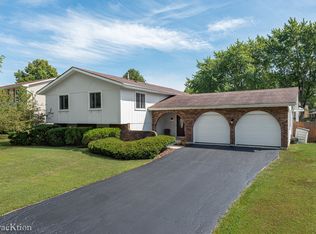 208 Terrance Dr, Naperville, IL