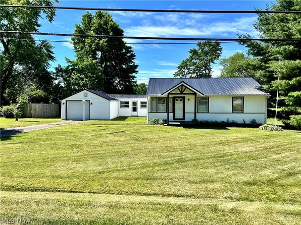 421 2nd St SW, Carrollton, OH 44615