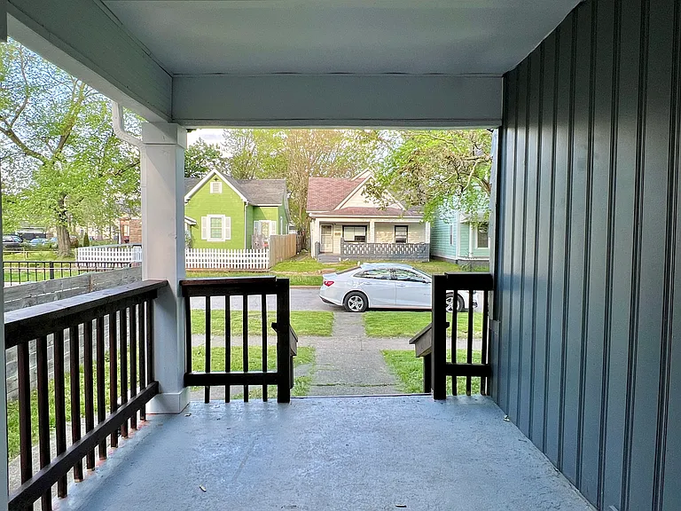 S Sheffield Ave — Photo 18