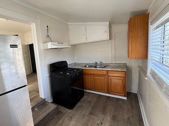 5th image of 1647 W 12th Pl APT 3