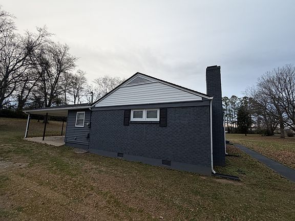 4th image of 204 Sharon Cir