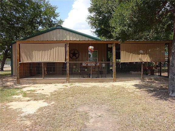 3rd image of 405 Longwood Cir