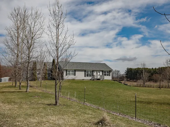 1436 W Saginaw Rd, Mayville, MI 48744