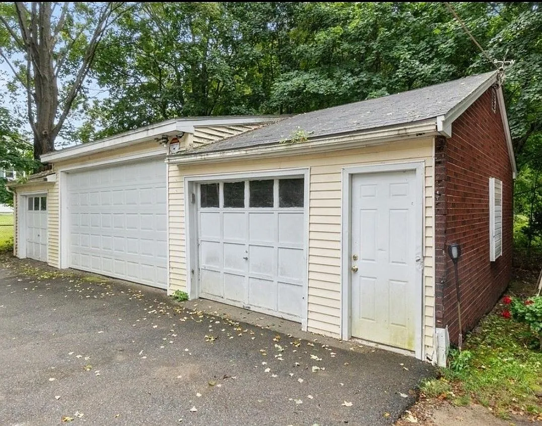 40 Pleasant St — Photo 2