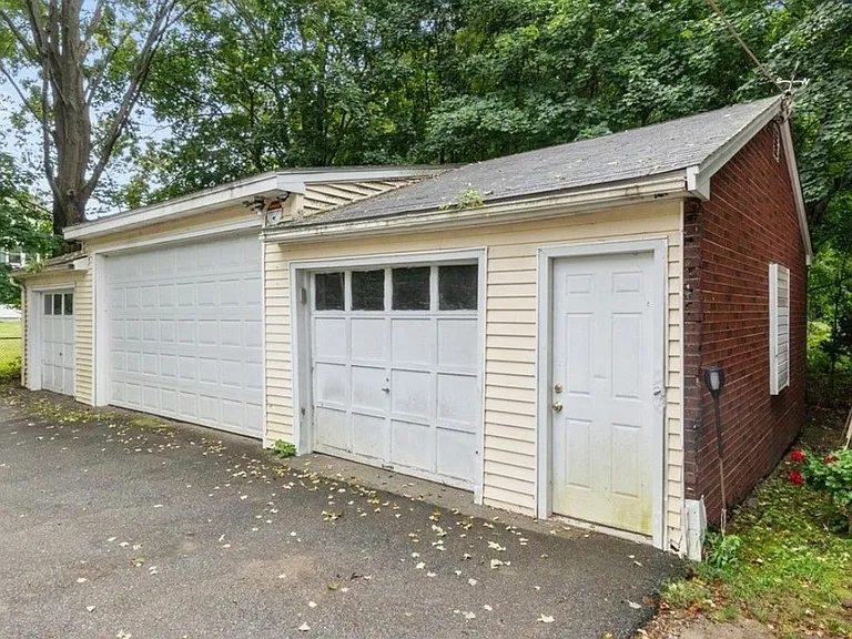 40 Pleasant St — Photo 2