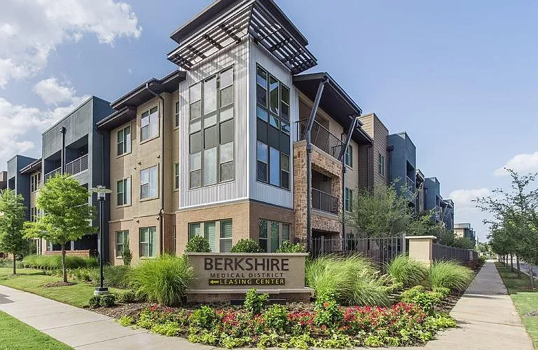 Berkshire Medical District — Photo 36