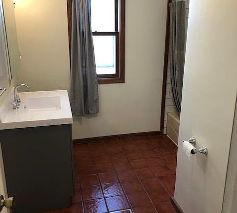 5th image of 1606 Saint Clair Ave