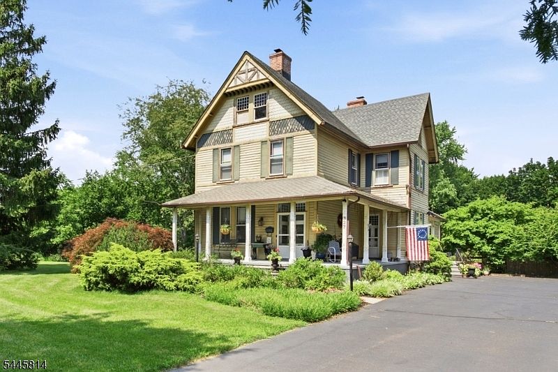 1st image of 327 Willow Grove St