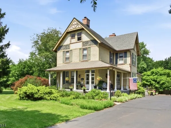 327 Willow Grove St, Hackettstown Town, NJ 07840