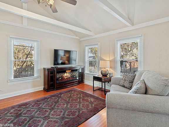 4th image of 725 E Chicago Ave #B