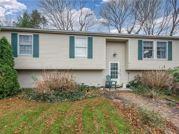 17 Pennsylvania Ave, Jamestown, RI 02835