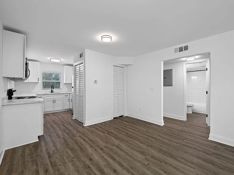 KC Flats Apartments — Photo 65