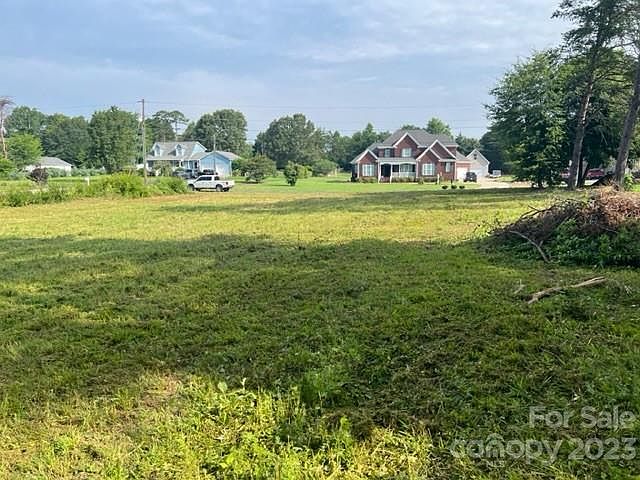 2nd image of 139 Jamestowne Cir