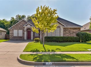 123 Hickory Creek Dr, Red Oak, TX 75154