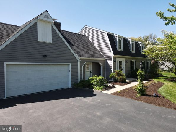 1817 Hunter Dr, Mechanicsburg, PA 17050