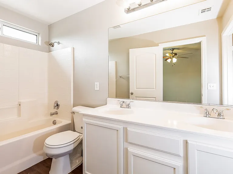 2845 Woodland Park Ave — Photo 14
