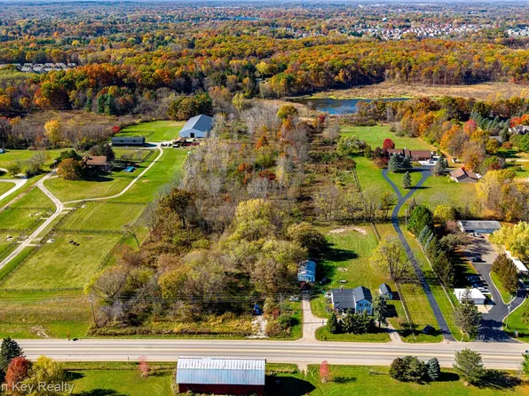 32 N Latson Rd, Howell, MI 48843