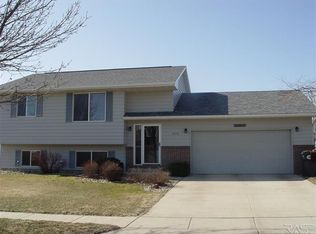 4519 W Peacock Dr, Sioux Falls, SD 57107