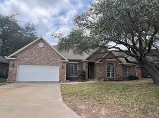 302 Cherry Hills Dr, Rockport, TX 78382